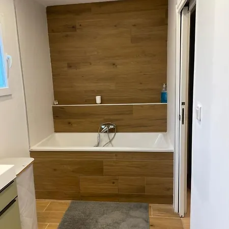Parentale Avec Salle De Bains Et Toilettes Privees *