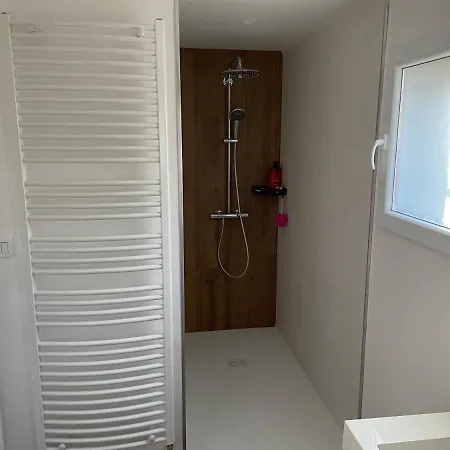 Parentale Avec Salle De Bains Et Toilettes Privees *