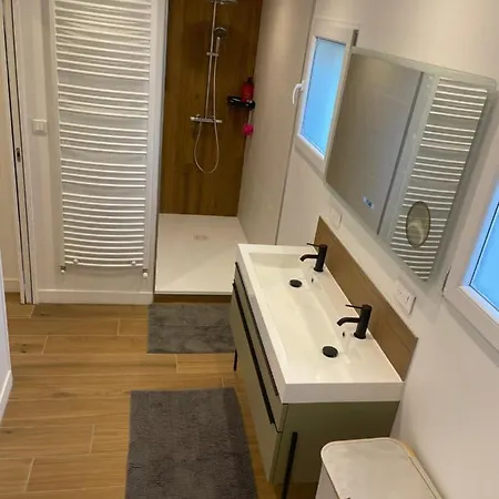 Parentale Avec Salle De Bains Et Toilettes Privees