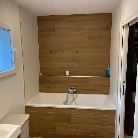 Accommodatie bij particulieren Parentale Avec Salle De Bains Et Toilettes Privees Genas